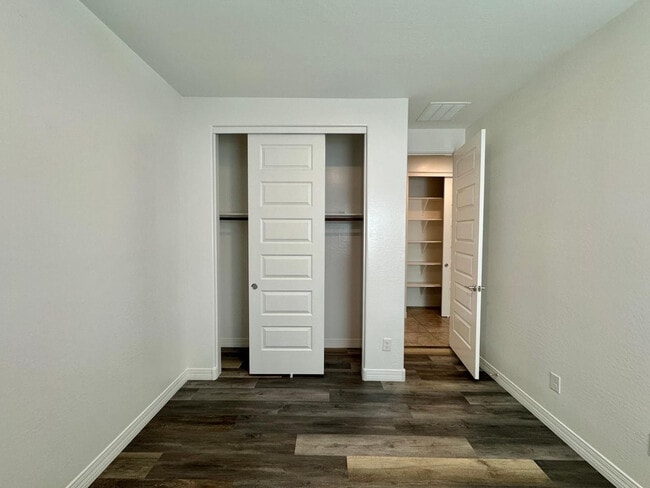 Building Photo - 9006 W Rancho Dr