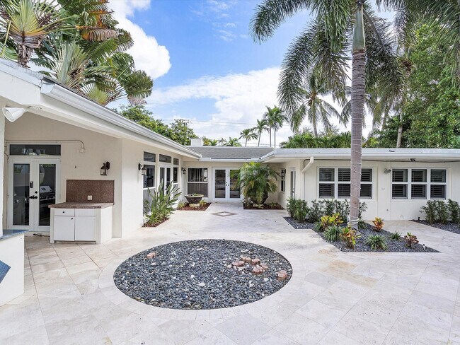 Building Photo - 411 Poinciana Dr