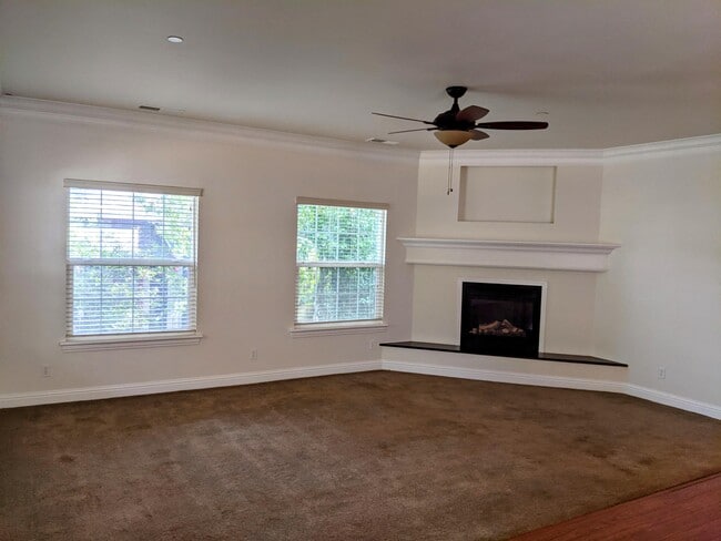 Building Photo - 405 E Main St