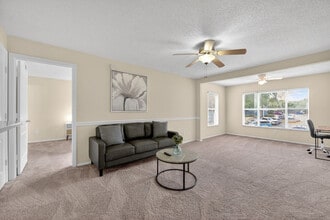 Building Photo - 30 Golf Ter Dr