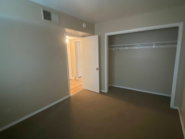 Building Photo - 139 W Lassen Ave