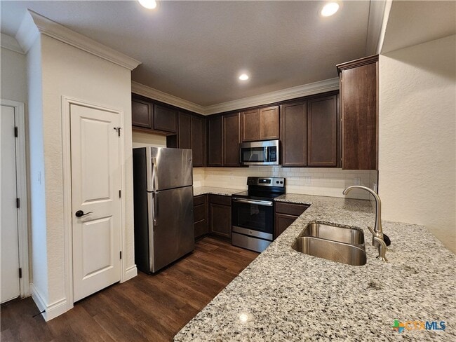 Building Photo - 324 Untermaier St