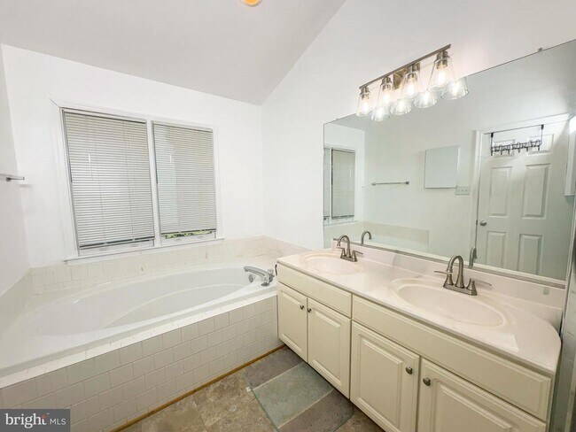 Building Photo - 7822 Quill Point Dr
