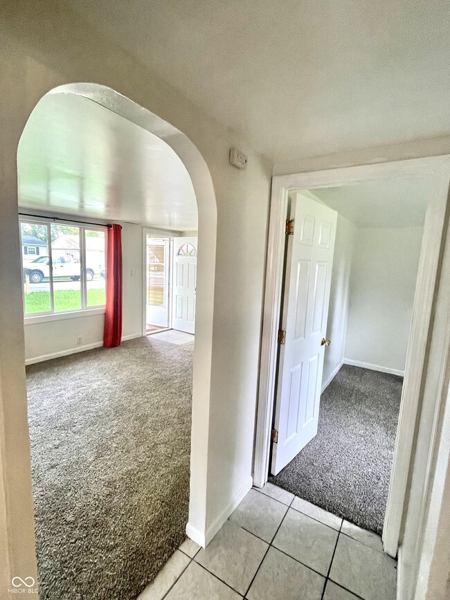 Building Photo - 1704 S Lindell Dr