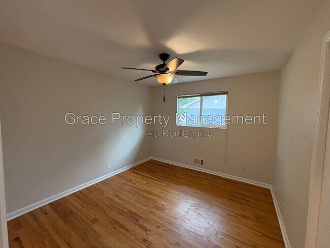 Building Photo - 1540 E 112th Pl