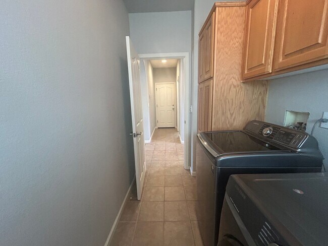 Building Photo - 5801 Eisenhower Dr