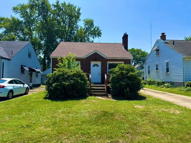 Primary Photo - 815 Detroit Ave
