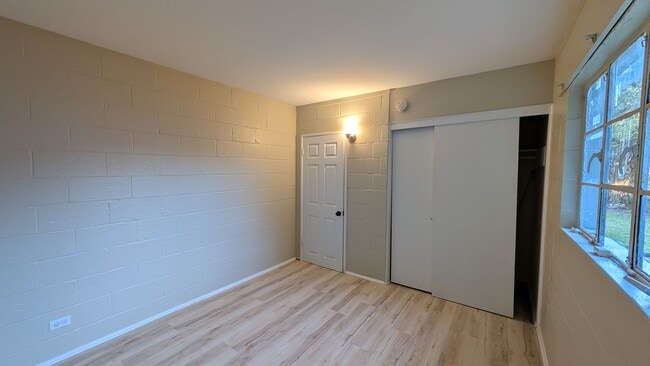 Building Photo - 103 New York Dr