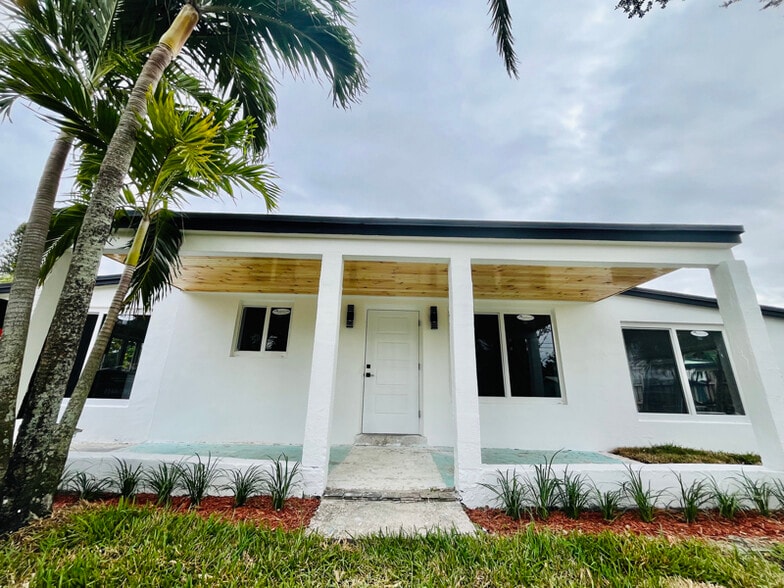 Primary Photo - 1612 E River Dr