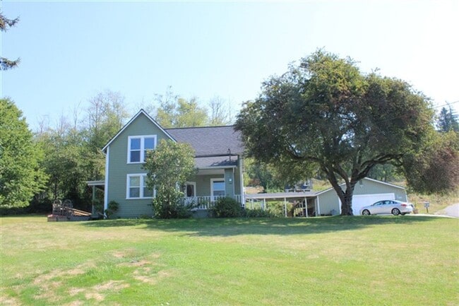 Building Photo - 4 Bedroom, 1 Bathroom Home in Bow!