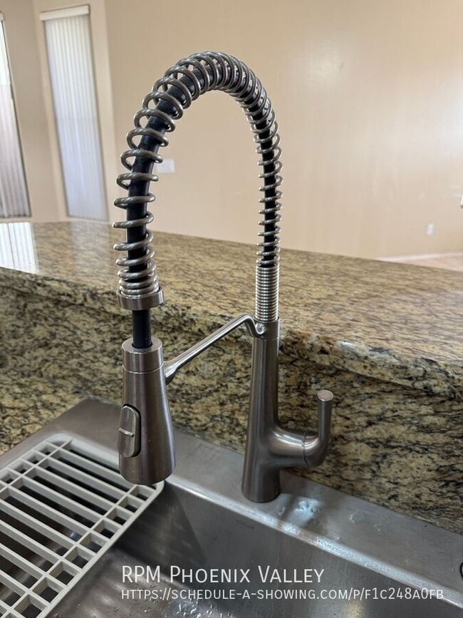 Building Photo - 2305 W Carter Rd