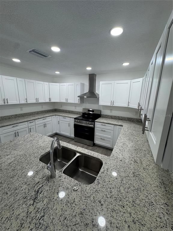 Building Photo - 8448 Balm St