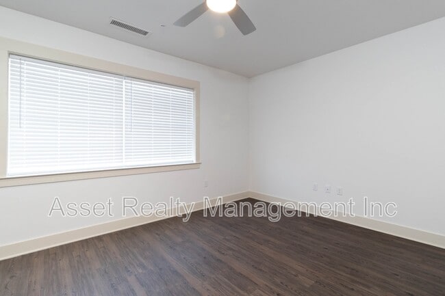 Building Photo - 1120 Franck St
