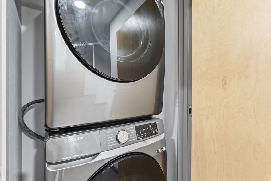 Building Photo - 1400 Hibiscus Ave