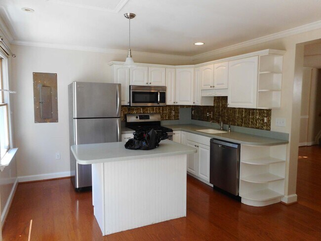 Building Photo - 608 Green St