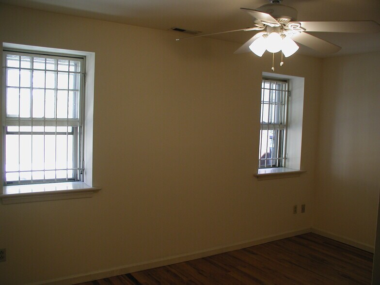 Building Photo - 309 N 37th St