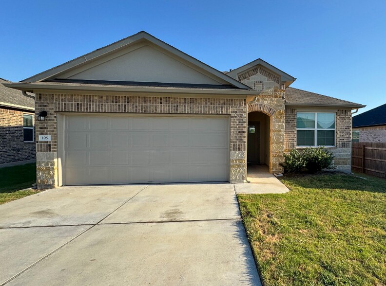Building Photo - 109 Brody Ln