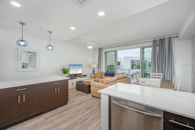 Building Photo - 1703 N Tamiami Trl