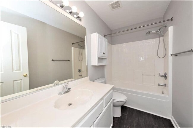 Building Photo - 176 White Cedar Ln