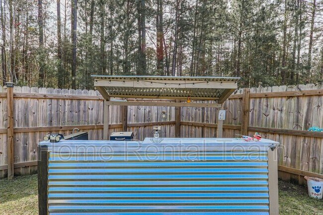 Building Photo - 10 Arbors Cir