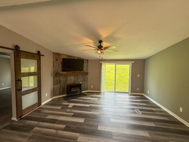 Building Photo - 5693 US-40