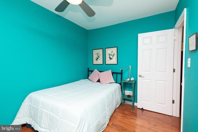 Building Photo - 456 Winona St