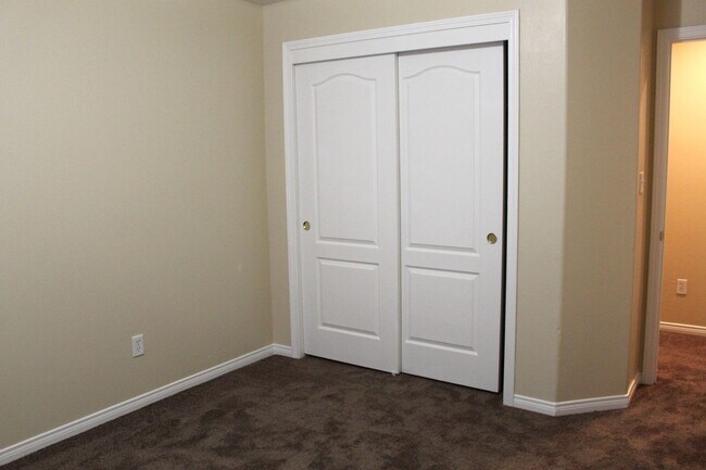 Building Photo - Southwest 5 bed 3 bath home