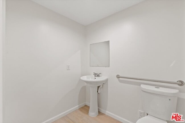 Building Photo - 1409 N Hobart Blvd