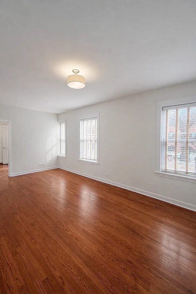 Building Photo - 4303 N Sawyer Ave