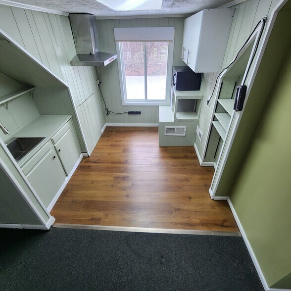 Building Photo - 17 Woodland Dr