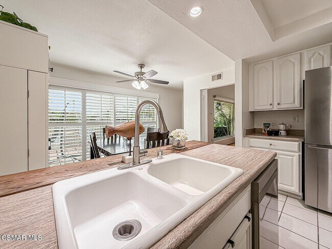 Building Photo - 560 Chapala Dr