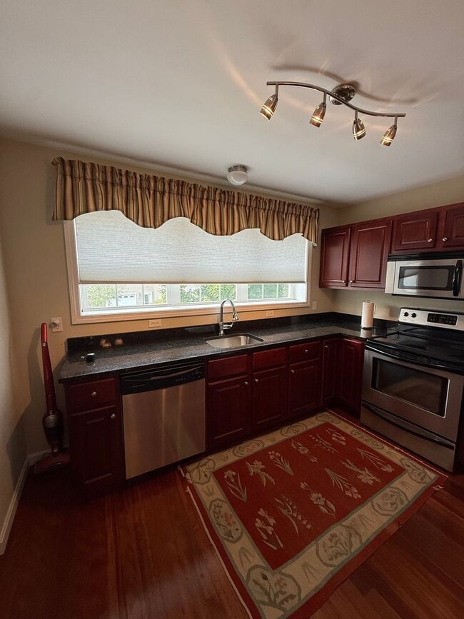 Building Photo - Furnished 2 Bedroom Condo Available for 1 ...