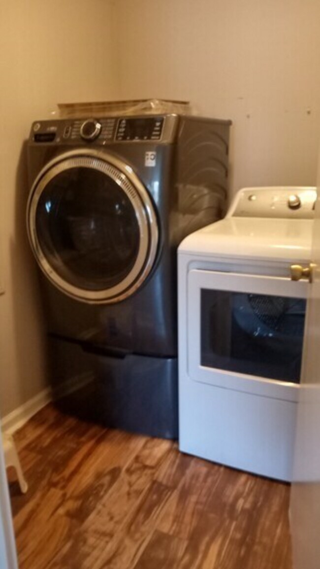 Building Photo - 5667 Hornaday Rd