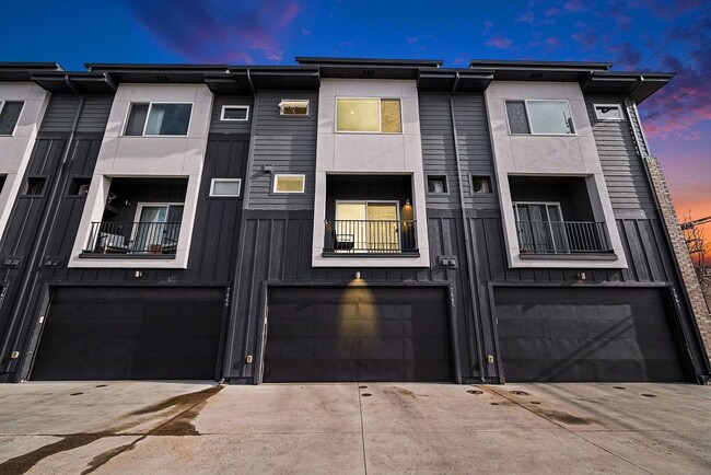 Building Photo - Fully Furnished 3 Bedroom 3 1/2 Bath in Wheat Ridge