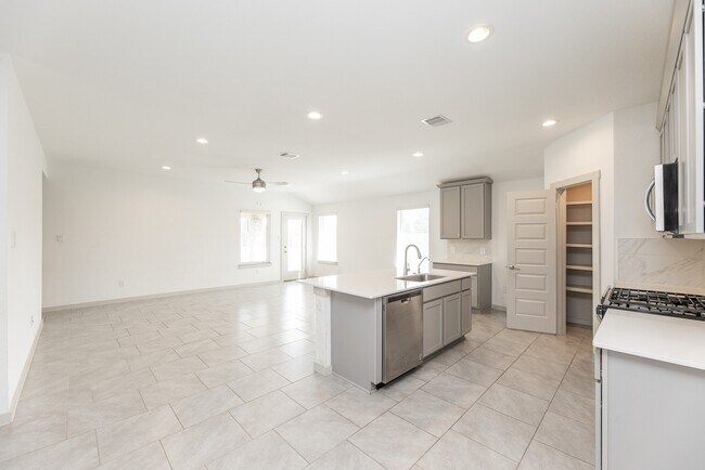 Building Photo - 28902 Yukon River Ct