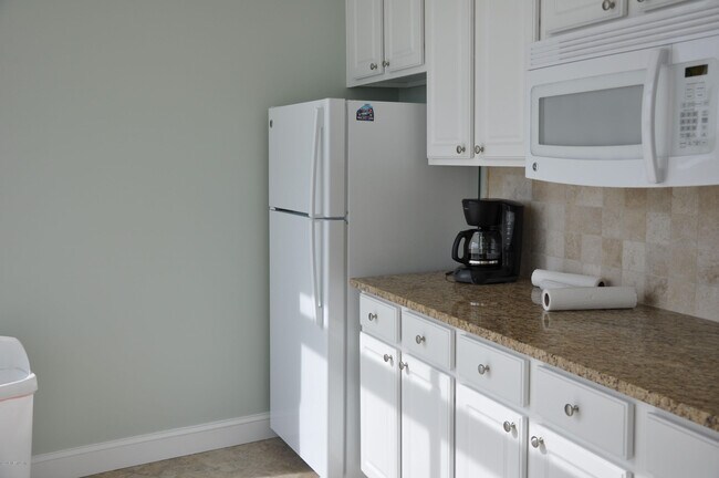 Building Photo - 903 Ocean Dr S