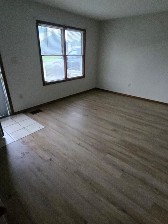 Building Photo - 1328 Bingham Dr