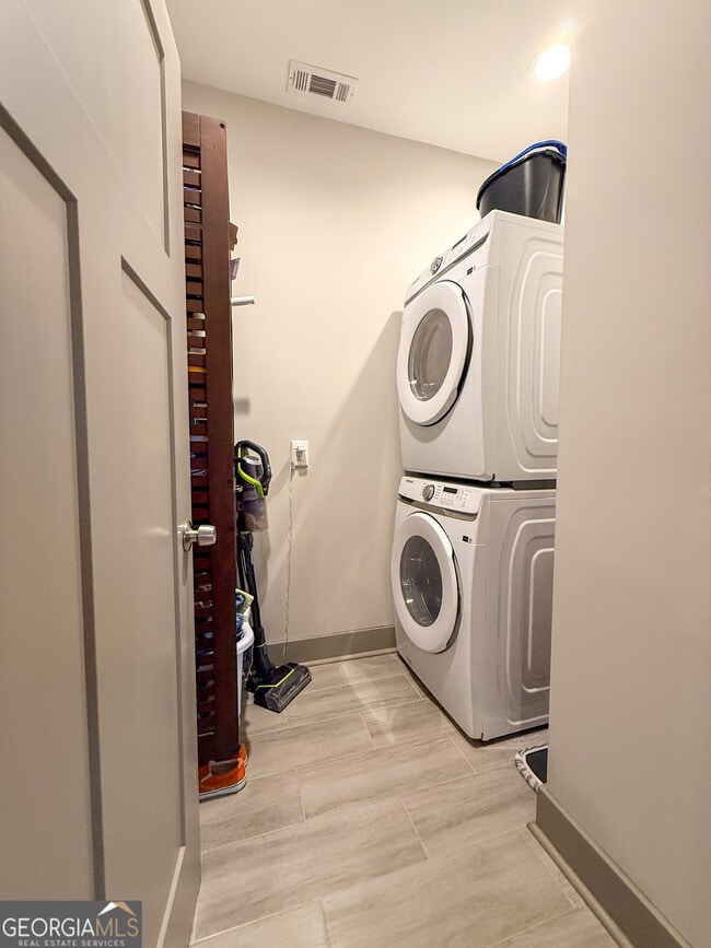 Building Photo - 270 Townview Dr