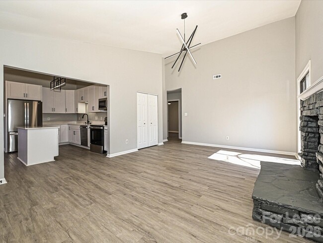 Building Photo - 6455 Tivoli Ct