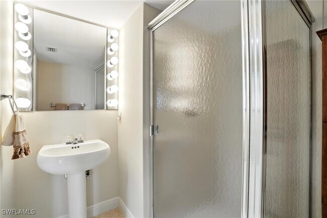 Building Photo - 20 Seagate Dr