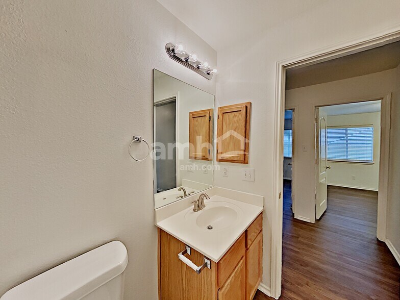 Building Photo - 10043 Stagecoach Bay