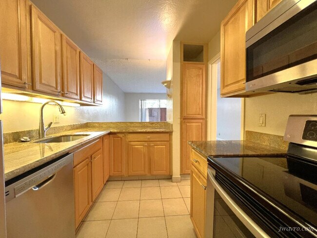 Building Photo - 1101 Continentals Way