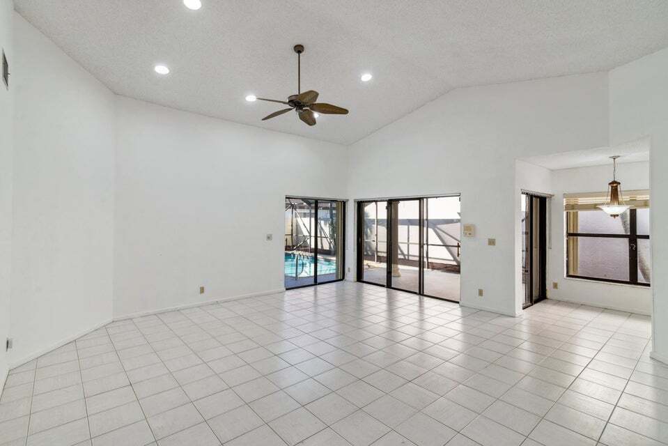 Building Photo - 7842 Villa Nova Dr