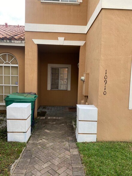 Building Photo - 10910 SW 181st Terrace