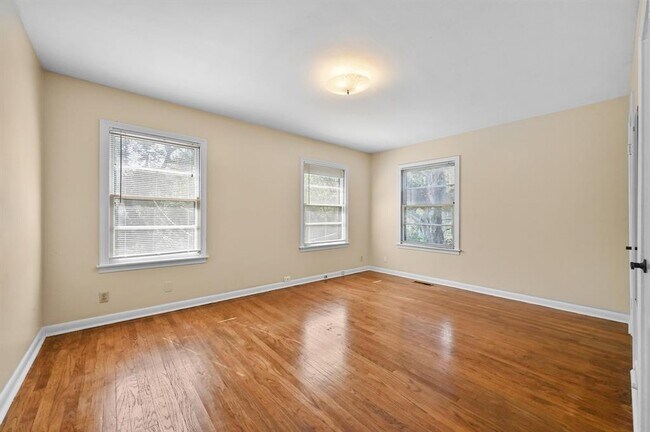 Building Photo - 1507 Travis Heights Blvd