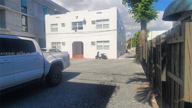 Building Photo - 1322 SW 7th St