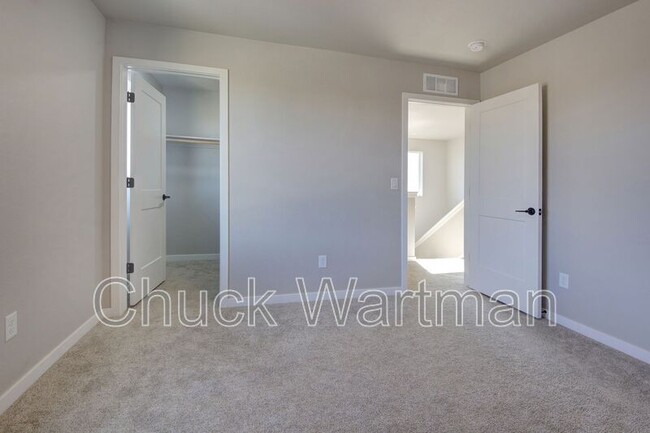 Building Photo - 462 Blanket Flower St