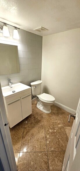 Building Photo - 3745 NE 171st St