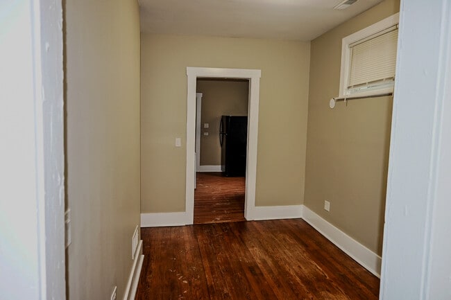 Building Photo - 1431 S Tripp Ave