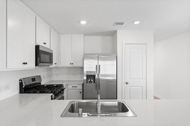 Building Photo - 25392 Carnation Ct